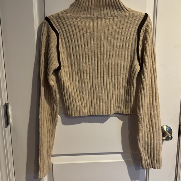 Tan crop sweater with cut outs Sz small - Picture 5 of 5